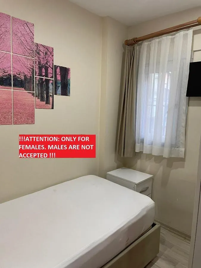 !Only Females! Bakirkoy Ladies Dormitory Κωνσταντινούπολη