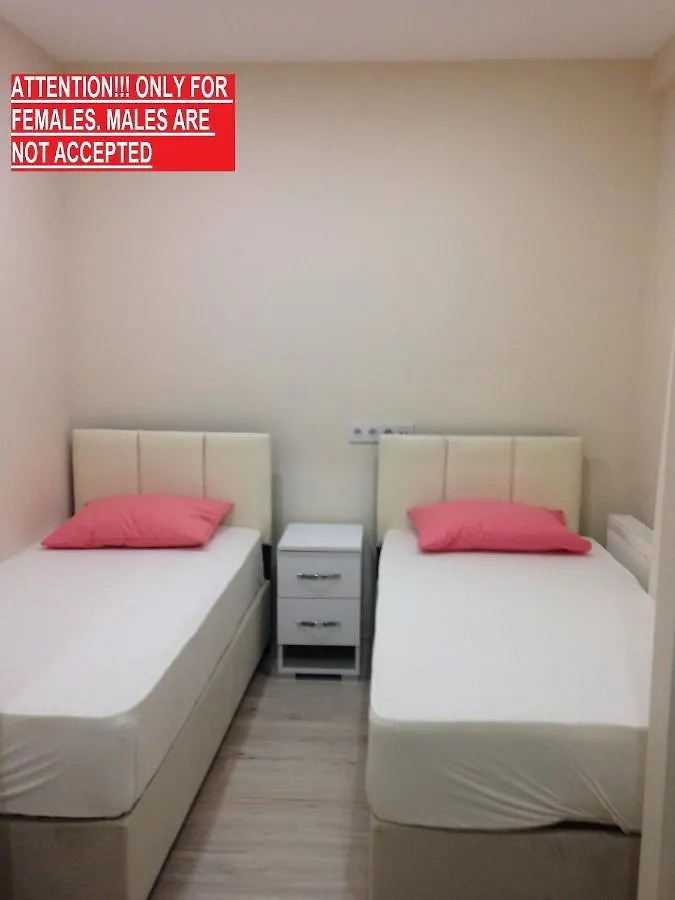 !Only Females! Bakirkoy Ladies Dormitory Κωνσταντινούπολη Ξενοδοχείο